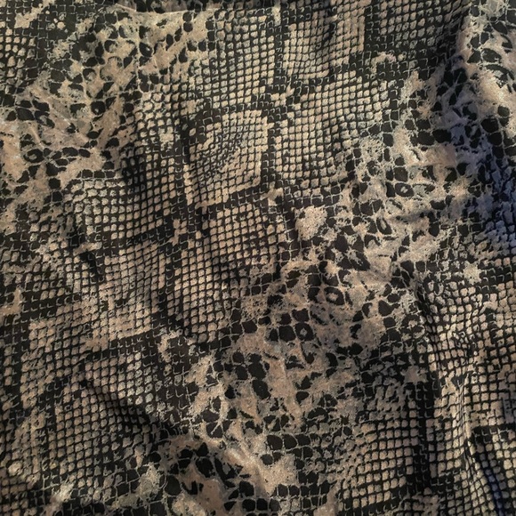 Snakeskin print silky midi skirt - Picture 2 of 4